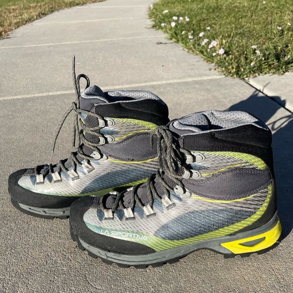 Like new LA Sportiva women’s hiking boots - Picture 1 of 6